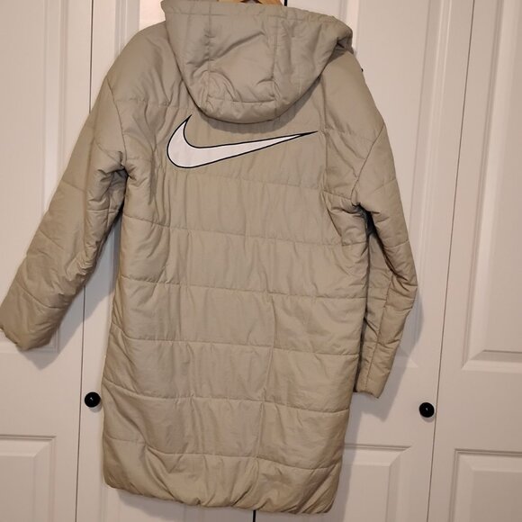 Nike Women's Puffer Jacket - Cream - Picture 2 of 7